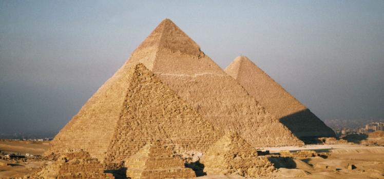 أهرامات الجيزة في مصر